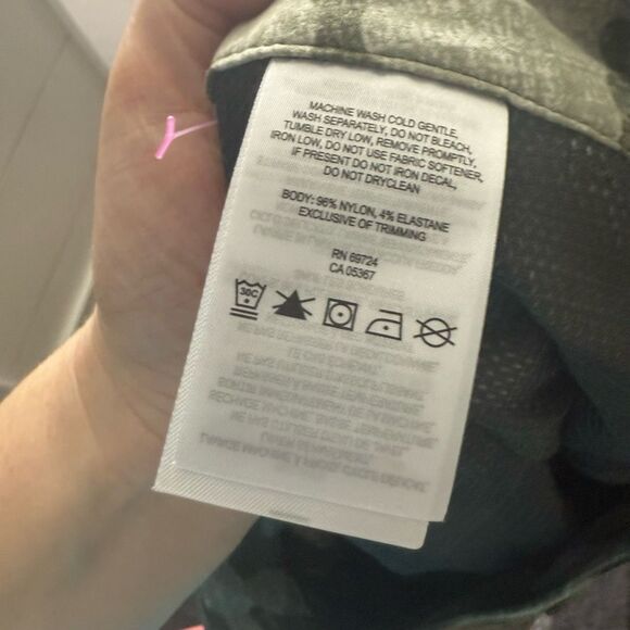 Columbia Women’s 6 Camo Omni Shield Shorts - Picture 5 of 5